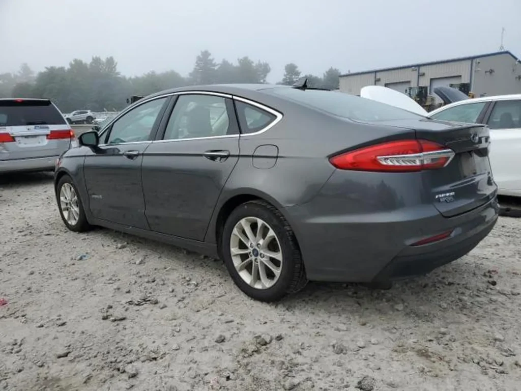 2019 Ford Fusion Hybrid SE szary – prawy tył, profil boczny.